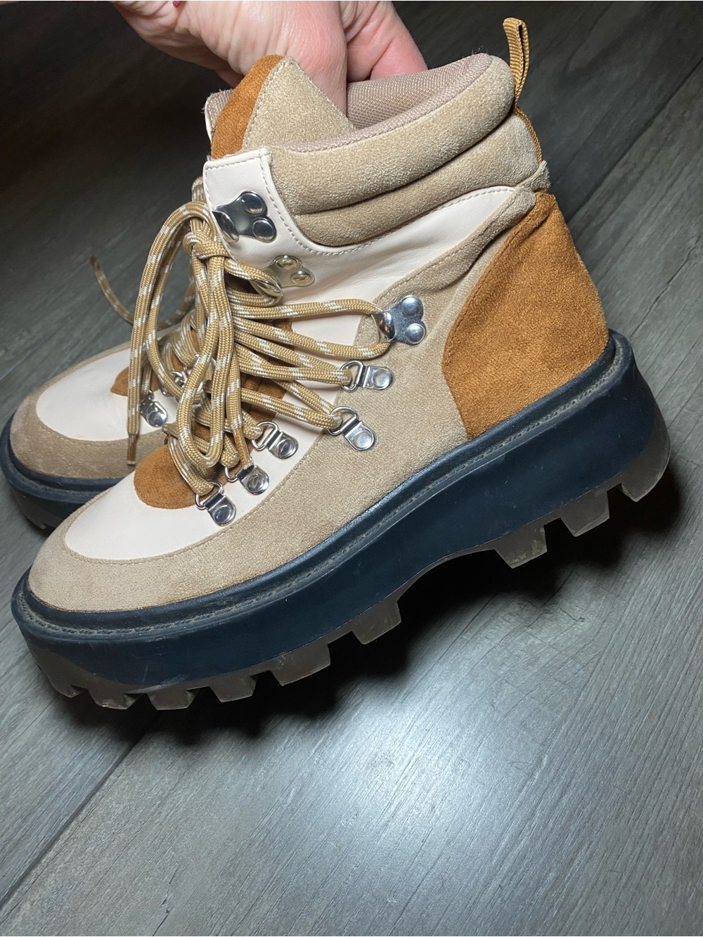 EUC UO Urban Outfitters Jonna Hikers Suede Lace Up Platform Hiking Boots